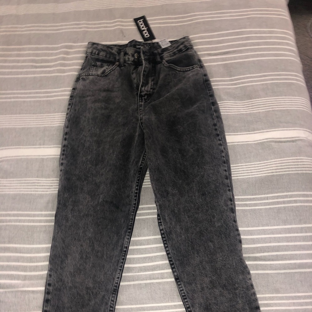Boohoo mom jeans size 6